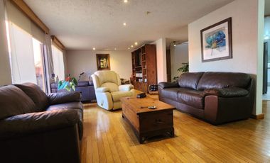 Excelente casa con jardín privado