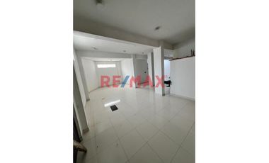 ID: 1125892 🏠 Venta De Casa En Esquina De Tres Pisos En Jr. Ramón Espinoza 307, Rímac 🏠