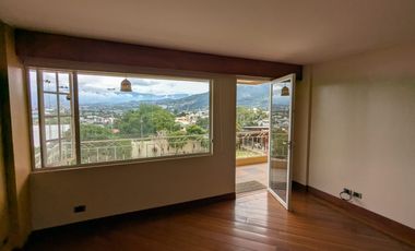 RENTA DEPARTAMENTO 2 DORMITORIOS PRIMAVERA CUMBAYA URB. LUJO CERCA AL SCALA
