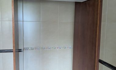 RENTA DEPARTAMENTO 2 DORMITORIOS PRIMAVERA CUMBAYA URB. LUJO CERCA AL SCALA