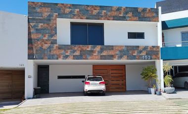 CASA RESIDENCIAL CON ALBERCA EN VENTA, EN MIRAVALLE, SAN LUIS POTOSI, SLP