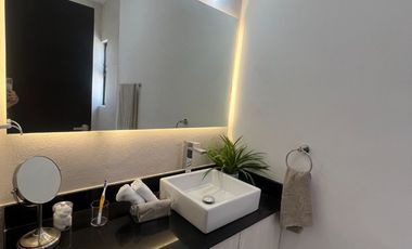 Casa en Venta en Cancún , Residencial Privado con Alberca Semiolímpica y Parque