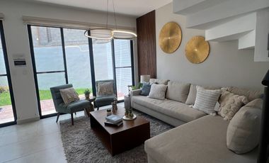 Casa en Venta en Cancún , Residencial Privado con Alberca Semiolímpica y Parque