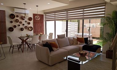 Casa en Venta en Cancún – 3 Niveles, Master Suite con Terraza Privada