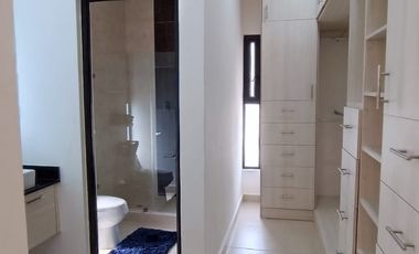 Casa en Venta en Cancún – 3 Niveles, Master Suite con Terraza Privada
