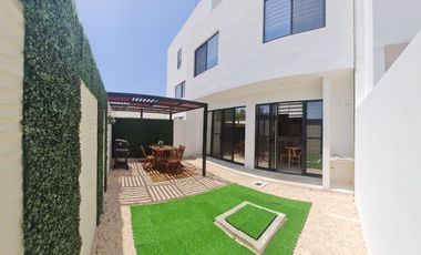 Casa en Venta en Playa del Carmen, Residencial Privado con Alberca