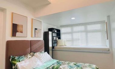 Fully Furnished 1br Unit With Balcony And Paring For Sale/lease In The Veranda