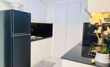 Fully Furnished 1br Unit With Balcony And Paring For Sale/lease In The Veranda