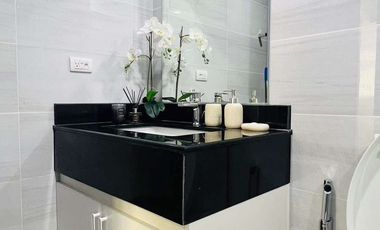 Fully Furnished 1br Unit With Balcony And Paring For Sale/lease In The Veranda