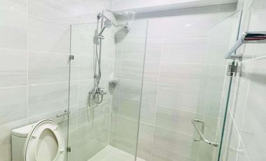 Fully Furnished 1br Unit With Balcony And Paring For Sale/lease In The Veranda