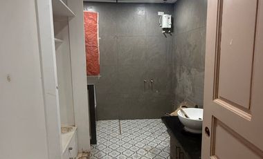 FOR RENT 5 Bedroom Duplex in White Plains, Quezon City - OBRH783