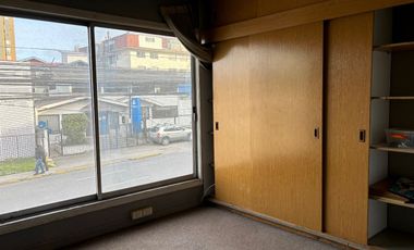 Amplia propiedad en segundo piso para Empresas