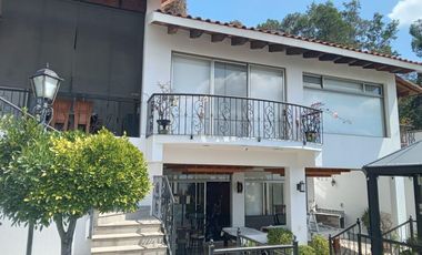 ESPECTACULAR RESIDENCIA CON INCREIBLE VISTA EN EXCLUSIVO FRACC EN IXTAPAN DE LA SAL