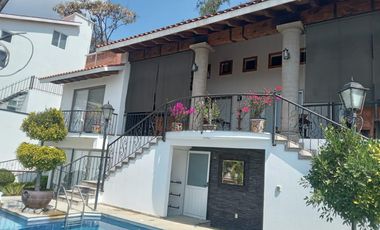 ESPECTACULAR RESIDENCIA CON INCREIBLE VISTA EN EXCLUSIVO FRACC EN IXTAPAN DE LA SAL