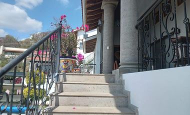 ESPECTACULAR RESIDENCIA CON INCREIBLE VISTA EN EXCLUSIVO FRACC EN IXTAPAN DE LA SAL
