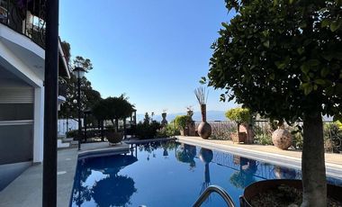 ESPECTACULAR RESIDENCIA CON INCREIBLE VISTA EN EXCLUSIVO FRACC EN IXTAPAN DE LA SAL