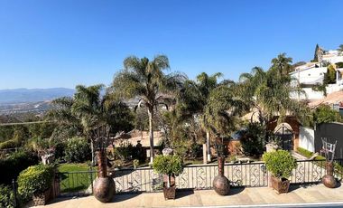 ESPECTACULAR RESIDENCIA CON INCREIBLE VISTA EN EXCLUSIVO FRACC EN IXTAPAN DE LA SAL