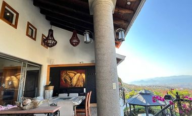 ESPECTACULAR RESIDENCIA CON INCREIBLE VISTA EN EXCLUSIVO FRACC EN IXTAPAN DE LA SAL
