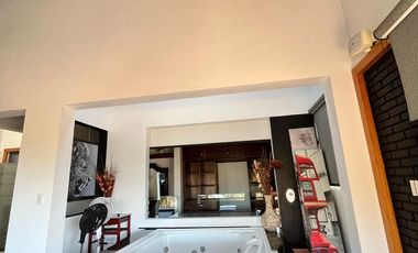 ESPECTACULAR RESIDENCIA CON INCREIBLE VISTA EN EXCLUSIVO FRACC EN IXTAPAN DE LA SAL