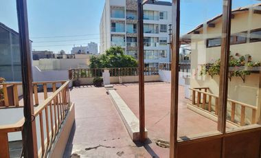 SE VENDE CASA EN MAGDALENA LÍMITE CON SAN ISIDRO