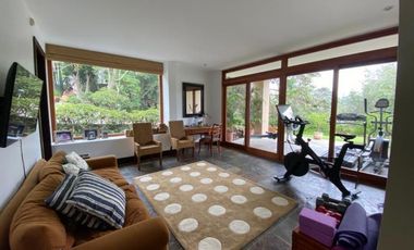 Casa en Alquiler 5 Dormitorios Cumbayá Quito Ecuador dentro de Urbanización