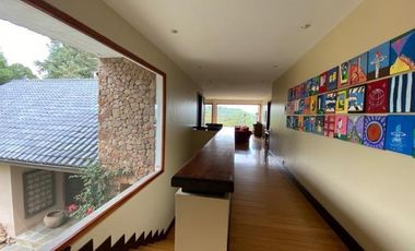 Casa en Alquiler 5 Dormitorios Cumbayá Quito Ecuador dentro de Urbanización