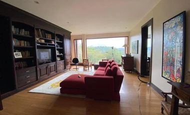 Casa en Alquiler 5 Dormitorios Cumbayá Quito Ecuador dentro de Urbanización