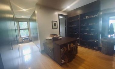 Casa en Alquiler 5 Dormitorios Cumbayá Quito Ecuador dentro de Urbanización