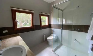 Casa en Alquiler 5 Dormitorios Cumbayá Quito Ecuador dentro de Urbanización