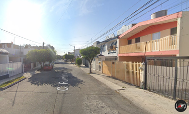 Casa ubicada en colonia Monumental Guadalajara Jalisco. Con 4 recamaras y 177m2. Entre Av. Cvln. Dr. Alt. y Av. Belisario Domínguez.