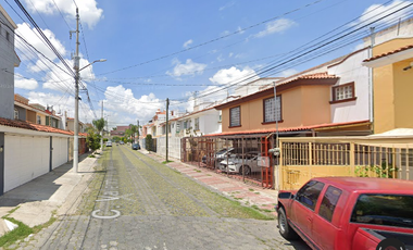 Casa ubicada en colonia Auditorio Zapopan Jalisco. Con 2 recamaras y 111m2. Entre Anillo Periférico y Calzada Federalismo.