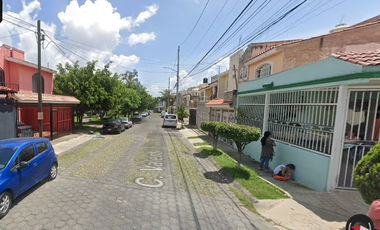 Casa ubicada en colonia Auditorio Zapopan Jalisco. Con 2 recamaras y 111m2. Entre Anillo Periférico y Calzada Federalismo.