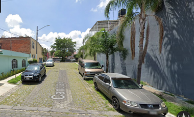 Casa ubicada en colonia Auditorio Zapopan Jalisco. Con 2 recamaras y 111m2. Entre Anillo Periférico y Calzada Federalismo.