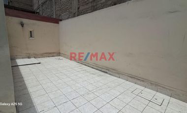 Se Vende Casa Como Terreno !!!!!! Oportunidad Única De Inversión En San Juan De Miraflores!!!!!!