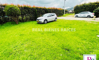 ¡Amplia casa con parqueadero para 6 carros y cómodos espacios!