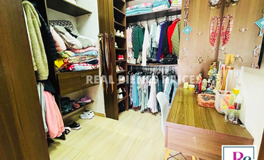 ¡Amplia casa con parqueadero para 6 carros y cómodos espacios!