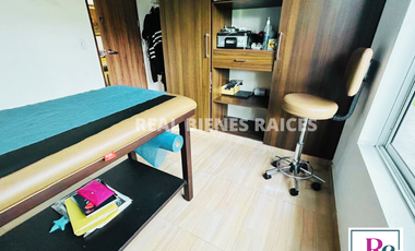 ¡Amplia casa con parqueadero para 6 carros y cómodos espacios!