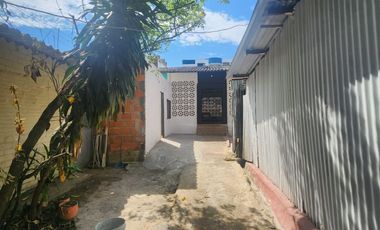 VENTA DE CASA LOTE EN EL CENTRO DE MELGAR