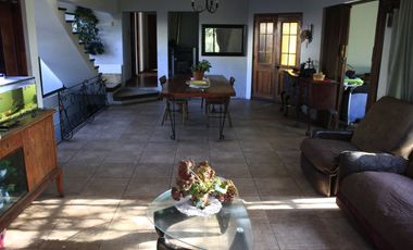 Casa a un lado de Mall La Florida Go e Iplacex