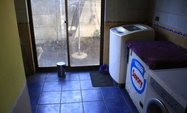 Casa a un lado de Mall La Florida Go e Iplacex