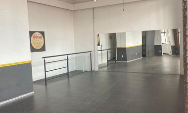 Bonito Local en Plaza Comercial