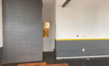 Bonito Local en Plaza Comercial