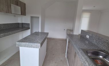 Casa en Alquiler en las Joyas, 3 Habitaciones, 3 Baños, Patio, Parqueo, Seguridad.