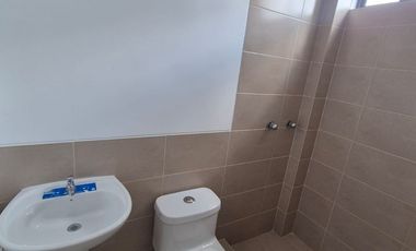 Casa en Alquiler en las Joyas, 3 Habitaciones, 3 Baños, Patio, Parqueo, Seguridad.
