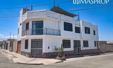 CASA AMPLIA EN ESQUINA CERCA A AV. HUMBOLDT-EN VENTA- TACNA