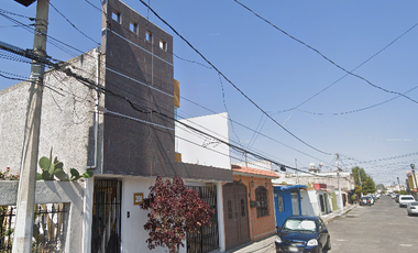 Bonita Casa En Una Excelente Ubicación cerca de escuelas parques y hospitales