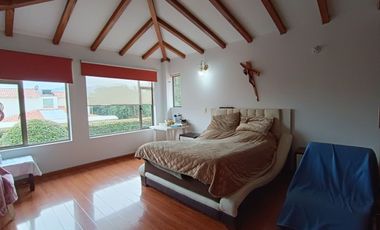 Exclusiva Casa Campestre en Cajicá - Elegancia y Confort en un Entorno Natural