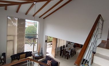 Exclusiva Casa Campestre en Cajicá - Elegancia y Confort en un Entorno Natural