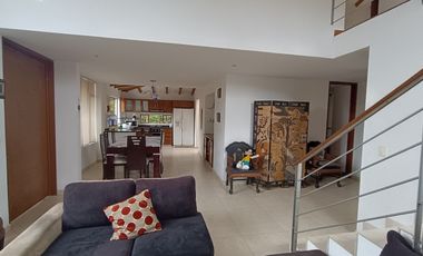 Exclusiva Casa Campestre en Cajicá - Elegancia y Confort en un Entorno Natural