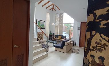 Exclusiva Casa Campestre en Cajicá - Elegancia y Confort en un Entorno Natural